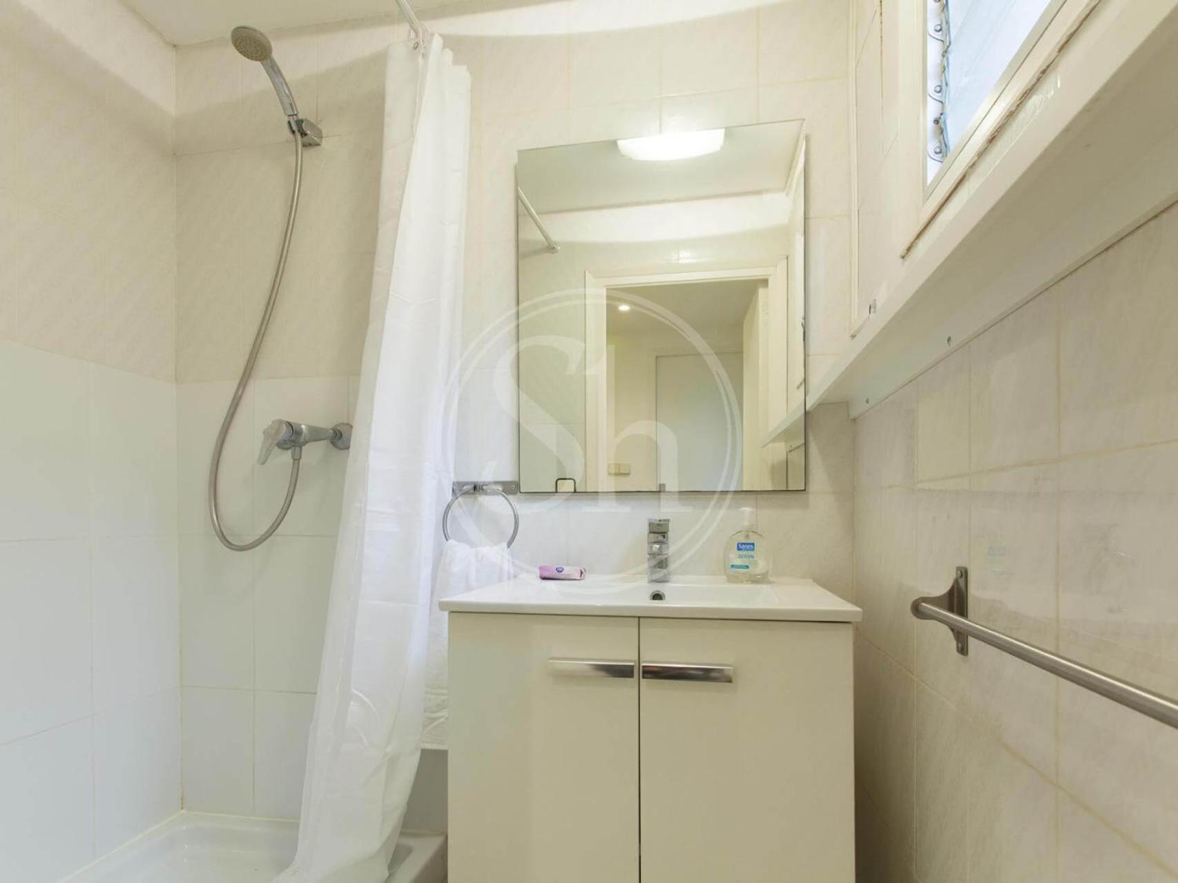 2 En Gracia Apartment *